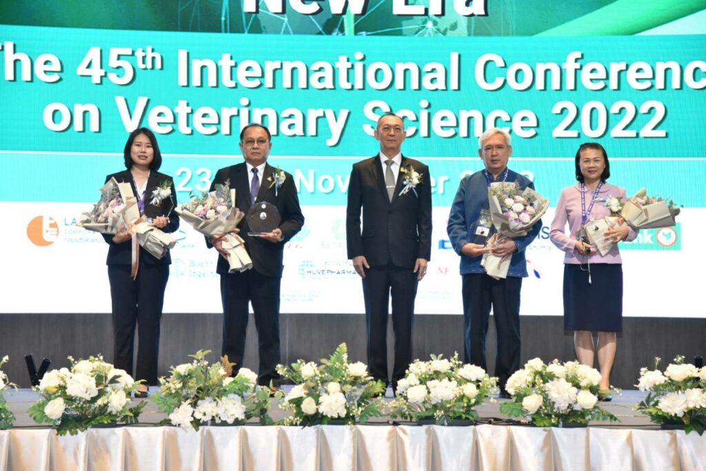 Walailak University’s Dean of Akkhraratchakumari Veterinary College received the Model Veterinarian Award 2022 in the category of Professional Dissemination and Social Services from the Thai Veterinary Medical Association Under Royal Patronage. Clinical Professor Doctor Suvichai Rojanasathien, Dean of Akkhraratchakumari Veterinary College, received the Model Veterinarian Award 2022 in Professional Dissemination and Social Services Category on 23 November 2022 from the Thai Veterinary Medical Association Under Royal Patronage. The award was given to the veterinarian who contributed to society and made a positive impact on the veterinary profession. “I am proud of this award. It is an honor to me, to the institution, and the field of dairy cattle veterinary,” said Clinical Prof. Dr. Suvichai. The event was very honored to have Dr. Chalermchai Sri-on, Minister of Agriculture and Cooperatives, preside over the opening ceremony and confer the awards. It was held at the 45th International Conference on Veterinary Science 2022 at Impact Arena, Muang Thong Thani, Nonthaburi. “I would like to tell everyone that our actions, whether positive or negative, have an impact on our society and environment” Dr. Suvichai added. This year’s conference was held with the theme One Health for the New Era, to serve as a platform for sharing academic knowledge and research regarding animal epidemic prevention as well as resolving issues relating to human health, animal health, and environmental health.