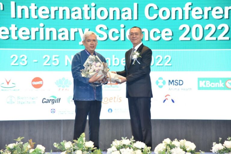 Walailak University Congratulates Clinical Professor Doctor Suvichai Rojanasathien on Receiving the Model Veterinarian Award 20221